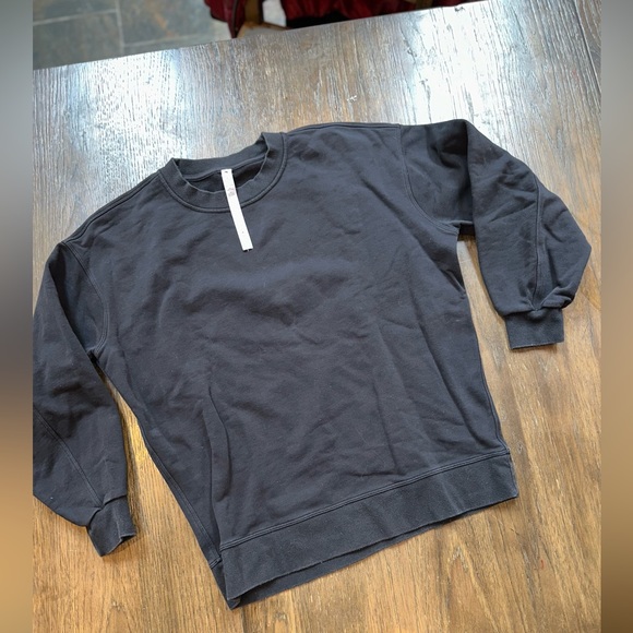 lululemon athletica Tops - Black lululemon sweatshirt size 4 excellent condition